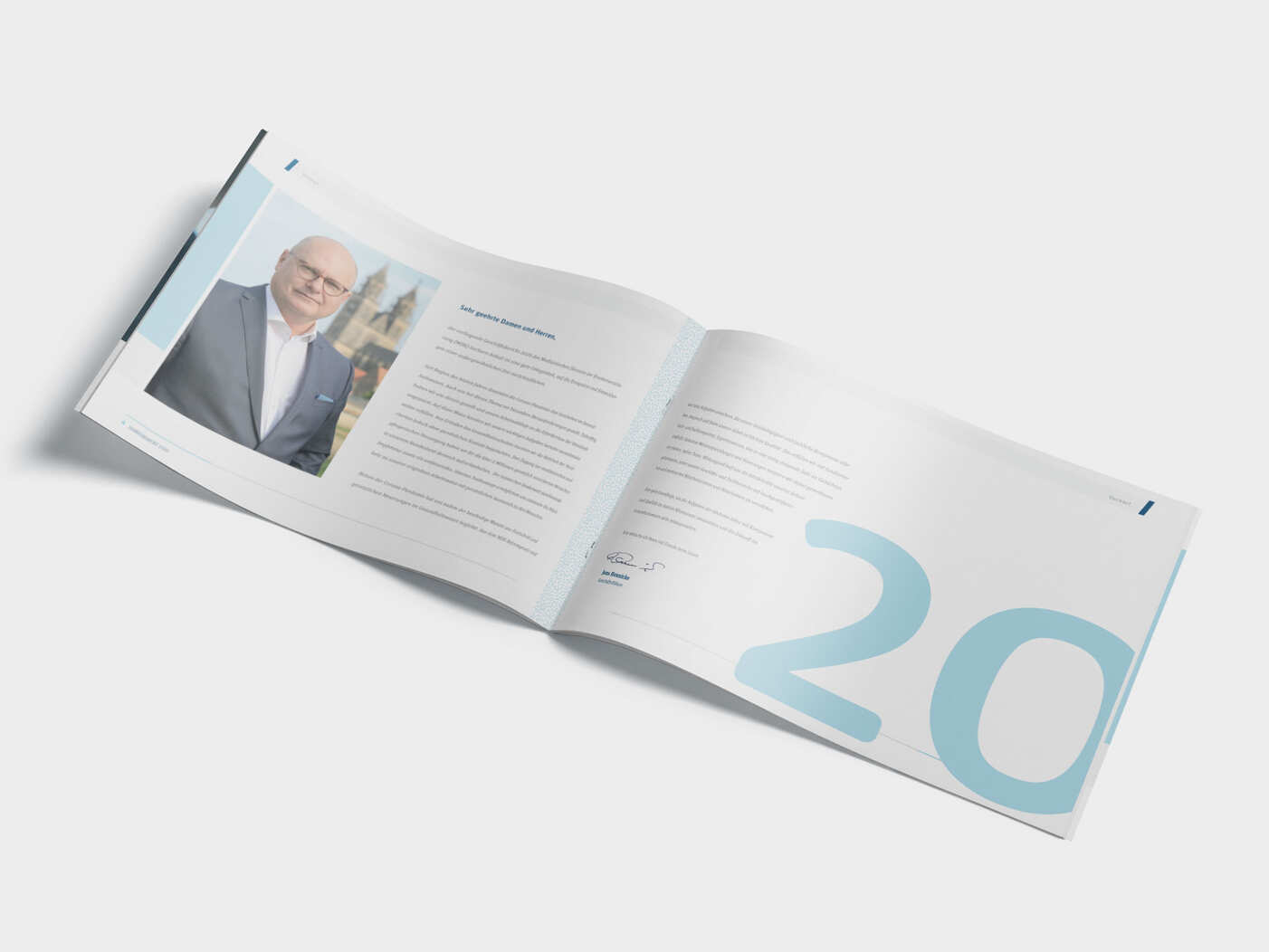 a4-landscape-brochure-mock-up-04