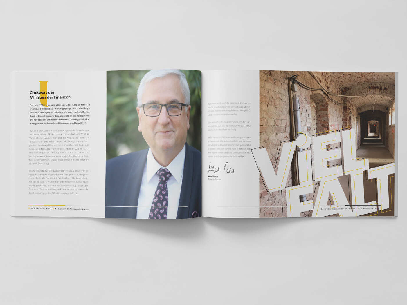 01_Magazine-Mock-up-2-_-Horizontal